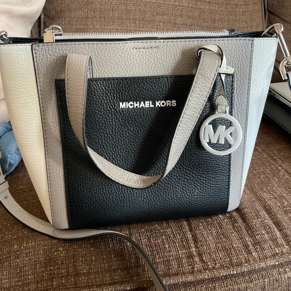 Michael Kors Mercer Handbag - Picture 1 of 4